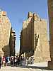 06 - Karnak - Tempio di Amon - Il grande cortile con le statue di Ramesse II
