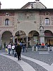 017 - Vigevano - Statua e loggiato di piazza ducale