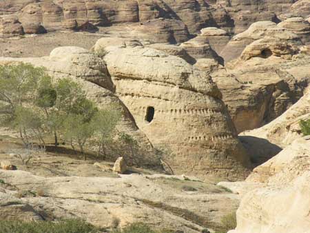 010 - Petra - Viale di accesso - Tombe nabatee