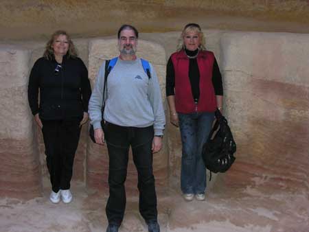 044 - Petra - Siq - Statue 