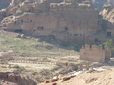 102 - Petra - Veduta sul palazzo reale