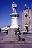 012 - Montagnana - Foto ricordo in Piazza Maggiore con il duomo