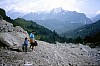 049 - Rifugio Scarpa - Stefy e Miky sul ghiaione