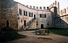 010 - Soave - Il cortile interno del castello - bi