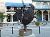 05 - Plaza Vieja - Statua El gallo y la mujer
